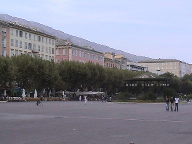サンニコラ広場（南側から撮影）