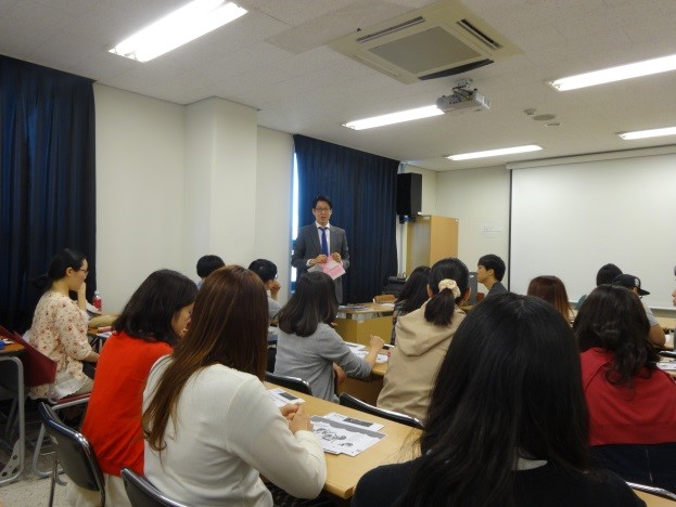 写真2：日語日文学科の授業見学の様子 [Korea SV2015]