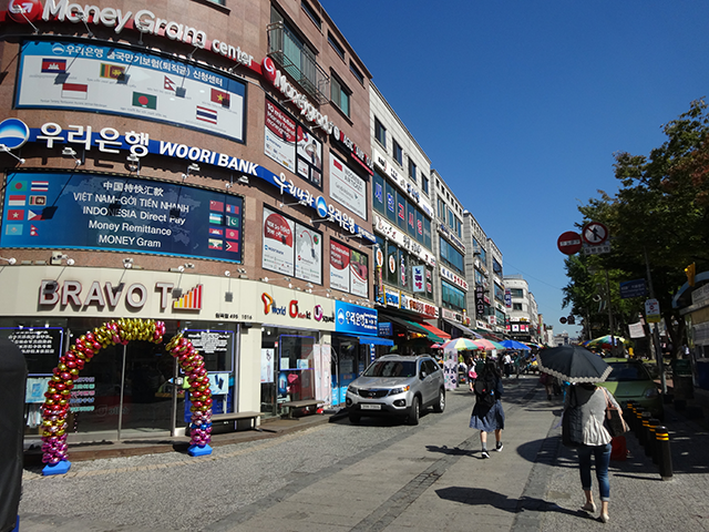 写真1：安山市多文化特区の通りの様子 [Korea SV2015]