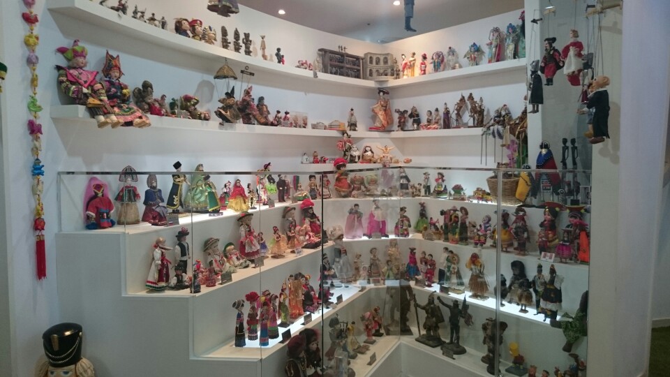 写真5：多文化博物館に展示されていた各国の人形 [Korea SV2015]