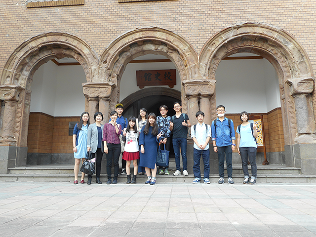 写真3：校史館前での一枚 [Taiwan SV2015]